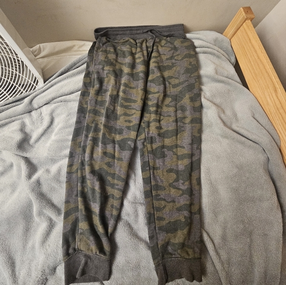 Large camo joggers - Picture 2 of 4